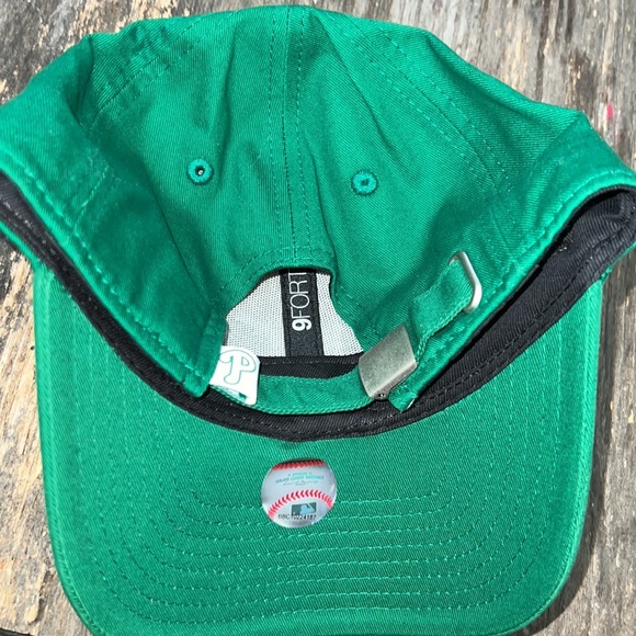 Rare Philadelphia Phillies St. Patty’s Day women’s New Era baseball hat 9Forty - Picture 2 of 3